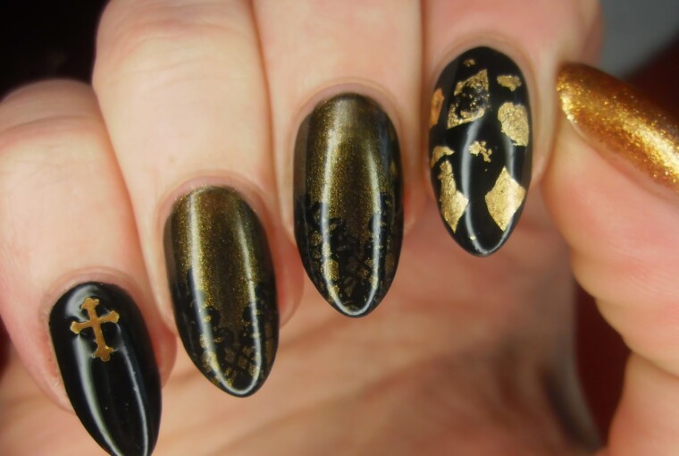16 Gorgeous Golden Nail art Ideas - nail design, nail art ideas, golden nail art, gold nails