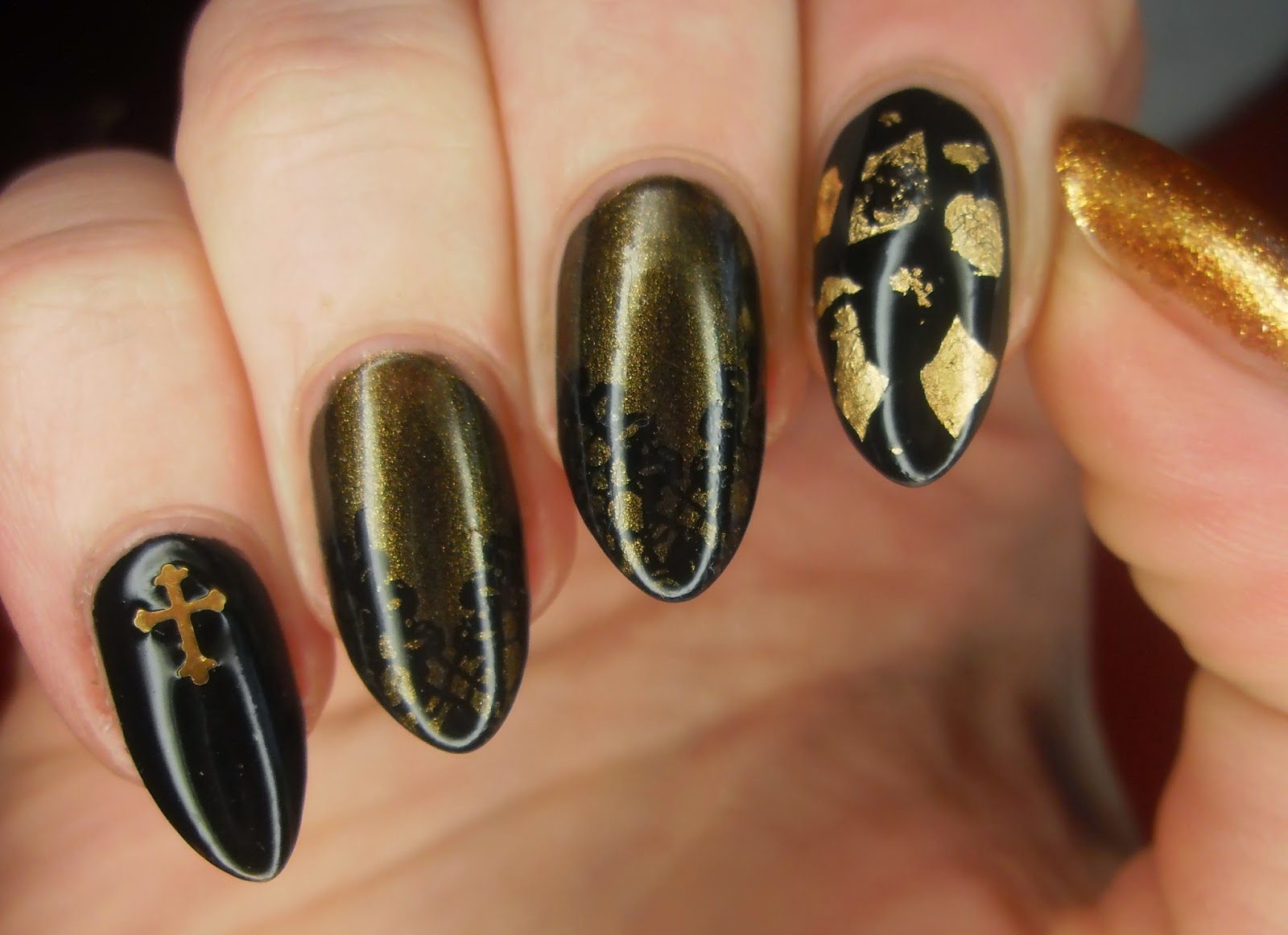 2. Elegant Sage and Gold Nail Art - wide 4