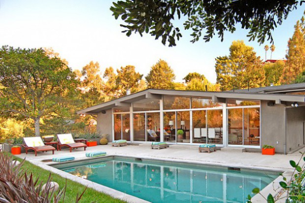 16-Marvelous-Mid-Century-Swimming-Pools-For-The-Summer-Season-5-630x419