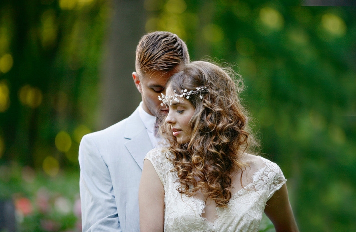 15 Amazing Hairstyle Ideas for Romantic Bridal Look -