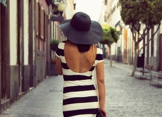 Summer Stripes: Outfit Inspiration from 20 Amazing Outfit Ideas - summer stripes, summer outfit ideas, stripes outfit ideas, stripes outfit, Stripes, Statement Stripes, black and white stripes