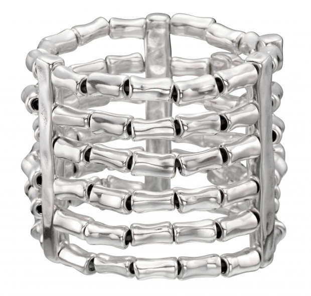 Bracelet with 6 rows of silver-plated tube shaped beads and silver-plated metal clips. Characteristic of UNOde50, 100% handmade in Spain.