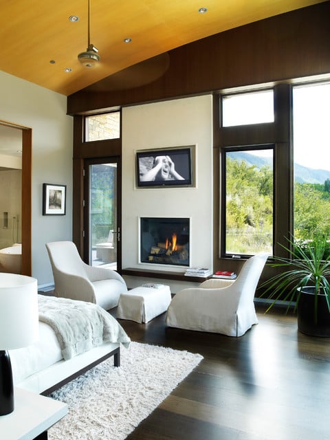 17 Impressive Master Bedrooms with Fireplaces