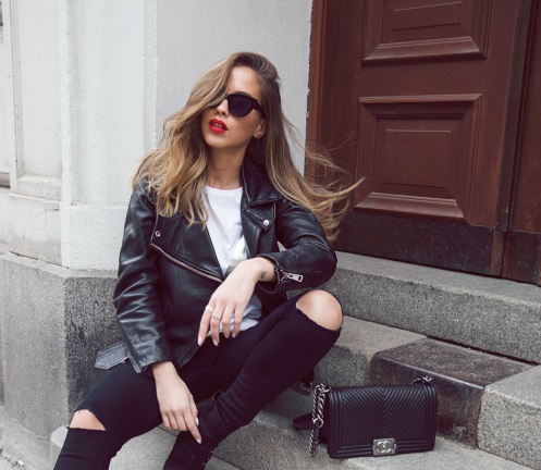 21 Outfits That'll Make You Want To Buy (or DIY) Black Ripped Jeans - Stylish, style, ripped, outfits, outfit, jeans, fashion, black ripped jeans, black jeans, Black