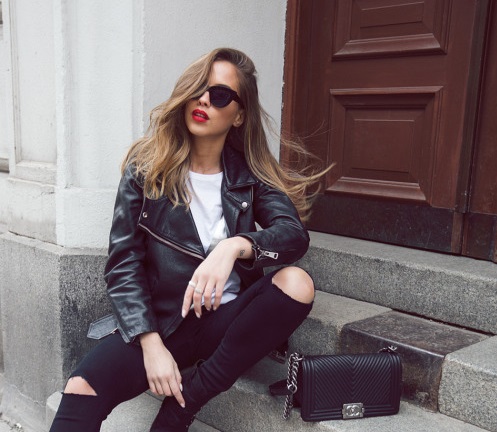 21 Outfits That'll Make You Want To Buy (or DIY) Black Ripped Jeans 21 Outfits That'll Make You Want To Buy (or DIY) Black Ripped Jeans - Stylish, style, ripped, outfits, outfit, jeans, fashion, black ripped jeans, black jeans, Black