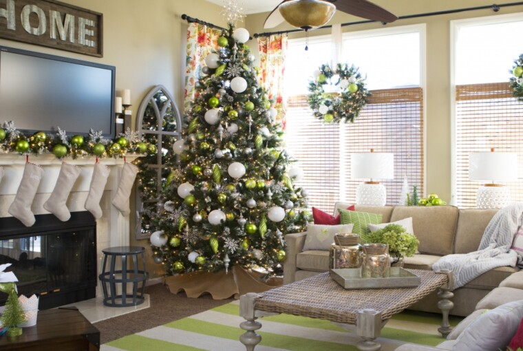 15 Charming Christmas Tree Decorating Ideas to Try This Season - Diy Christmas tree, Christmas tree, christmas decorating, christmas decor, Christmas