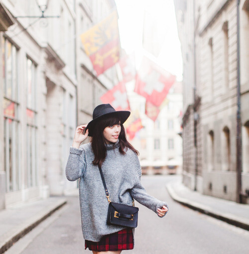 Cozy Sweater for Cold Days: 18 Great Outfit Ideas Cozy Sweater for Cold Days: 18 Great Outfit Ideas - sweater wheater, sweater outfits, sweater, skirt and sweater outfit, oversize sweater, modern sweaters