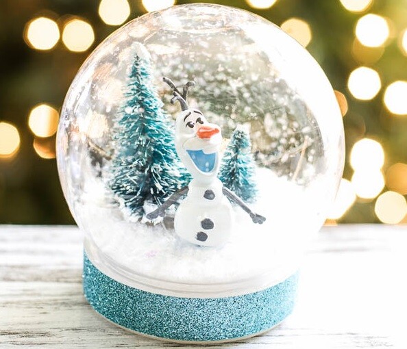 15 Cute DIY Christmas Snow Globes - snowing, snow globe, snow, ideas, idea, globe, diy, crafts, craft