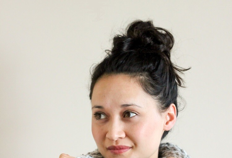 17 Cozy DIY Scarf Tutorials To Keep You Warm This Winter 17 Cozy DIY Scarf Tutorials To Keep You Warm This Winter - scarves, Scarf, DIY scarf, diy, crafts, craft