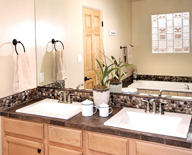 How To Use River Rock Tile in Bathroom Design 19 Great Ideas