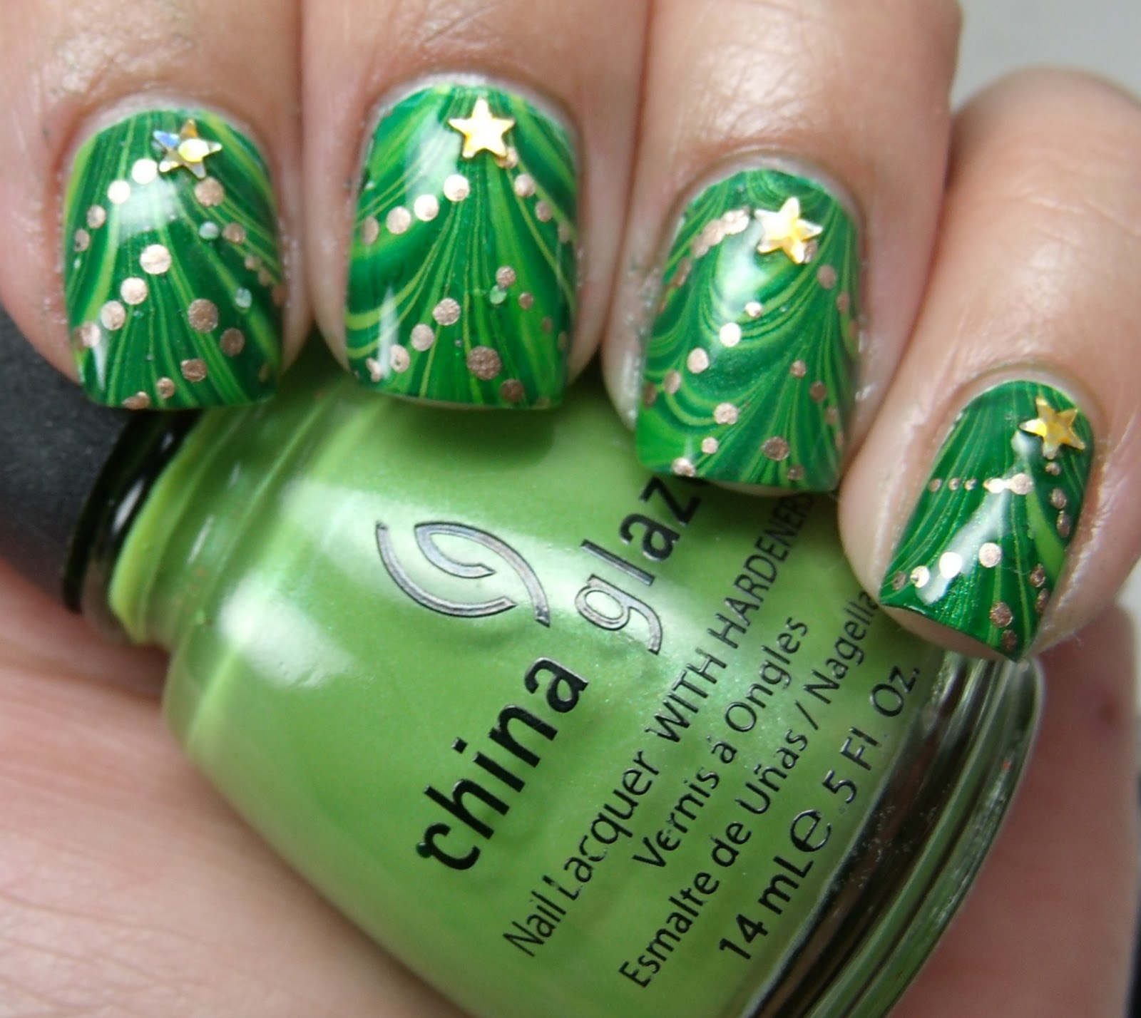 16 Creative and Easy DIY Christmas Nail Art Ideas and Tutorials