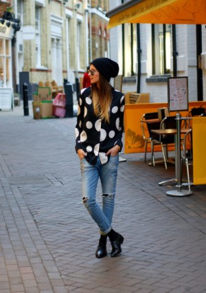 Dots for Cute Look: 18 Great Winter Outfit Ideas