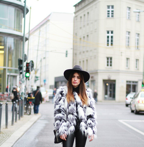 How To Wear Fur Coats This Winter – 18 Stylish Outfit Ideas How To Wear Fur Coats This Winter – 18 Stylish Outfit Ideas - winter outfit ideas, winter fur outfit, fur coat outfit ideas, Fur coat, coat outfit ideas, coat