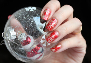 18 Festive Nail Art Ideas for Christmas - winter nail art, nail art ideas, Christmas nails, Christmas nail design