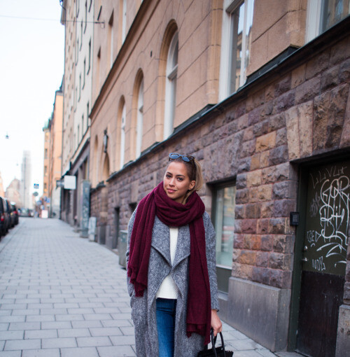 17 Statement Warm Scarves for Cozy yet Stylish Winter Look 17 Statement Warm Scarves for Cozy yet Stylish Winter Look - witnter outit, scarf outfit, Scarf, oversized scarf, outfit with scarf, Outfit ideas, fall outfit ideas