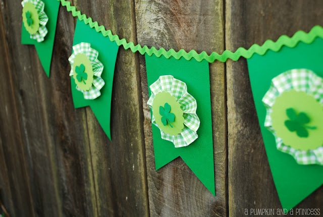 15 Amazing DIY Ideas for St. Patrick’s Day Garlands and Banners 15 Amazing DIY Ideas for St. Patrick’s Day Garlands and Banners - St. Patrick's Day, Diy St. Patrick's Day Decorations, diy garland, DIY Banners