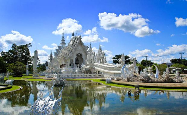 chiangmai-chiangrai-one-day-tour-white-temple