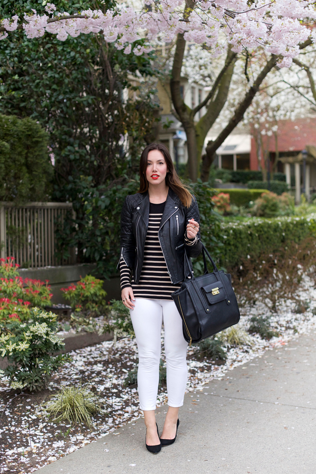 spring outfits with white jeans