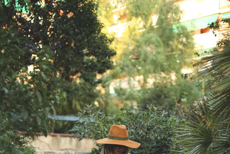 White Lace Dress: 15 Romantic Summer Outfit Ideas White Lace Dress: 15 Romantic Summer Outfit Ideas - white dress outfit idea, summer white dress, summer dresses, little white dress, lace white dress, lace dress