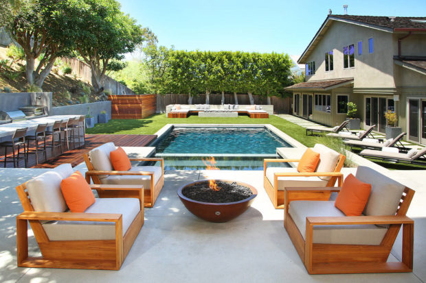 15 Breathtaking Private Swimming Pool Designs For Backyard Refreshment (5)