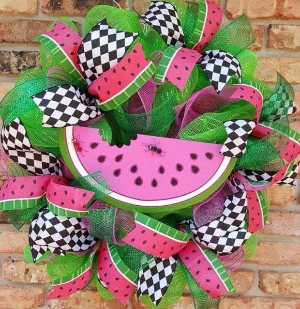 Source 15 Colorful Handmade Summer Wreath Ideas To Refresh Your Front Door (15)