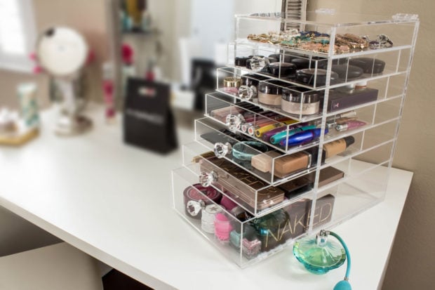 17 Chic Handmade Makeup Organizer & Beauty Station Ideas You'll Love (8)