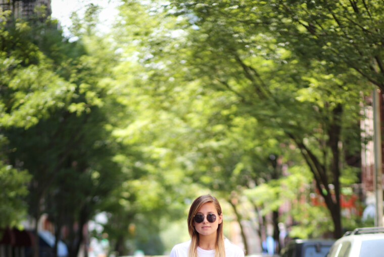 16 Stylish Ways to Dress Up your Favorite Basic Tee This Summer (Part 2) 16 Stylish Ways to Dress Up your Favorite Basic Tee This Summer (Part 2) - White T-shirt, tee outfit ideas, t-shirt, summer outfit ideas, casual summer outfit, basic tee