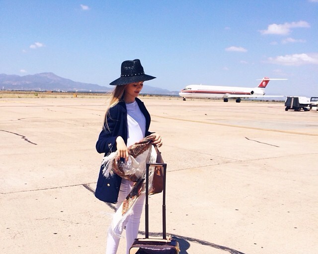 What to Wear When You Travel: 15 Cool and Comfortable Outfit Ideas What to Wear When You Travel: 15 Cool and Comfortable Outfit Ideas - What to Wear When You Travel, what to wear, Travel outfit ideas, travel