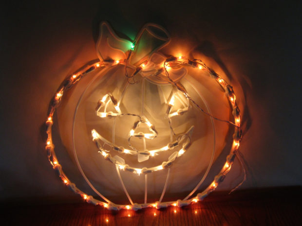 15-frightening-halloween-lights-designs-that-will-create-an-eerie-ambience-9