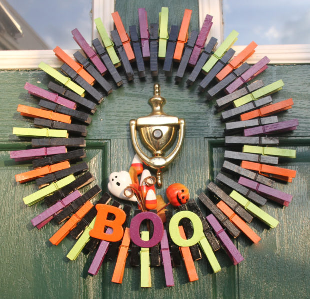 15-spooky-handmade-halloween-wreath-designs-to-decorate-your-front-door-with-6