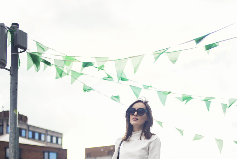 18 Fall Comfortable and Chic Outfits with Sneakers (Part 2) - Sneakers Outfit Ideas, sneakers and dress outfit, Sneakers, fall sneakers outfit ideas, fall outfit ideas