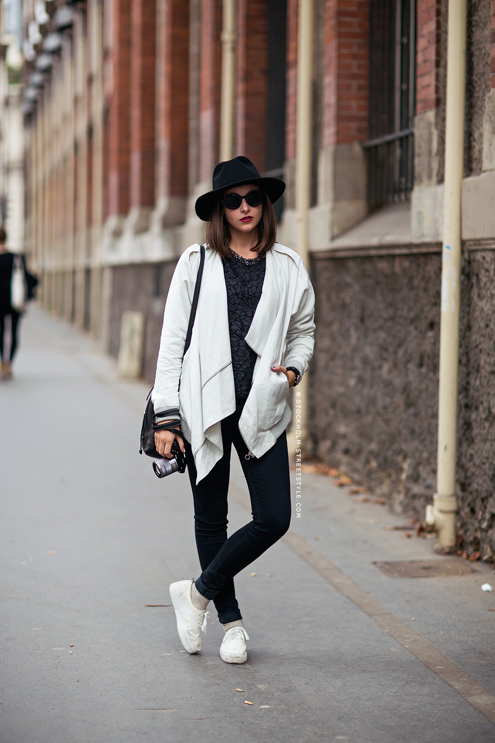 fall outfits with sneakers