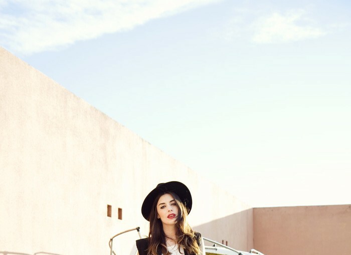 Layering: 16 Stylish Ways to Wear Vest This Season Layering: 16 Stylish Ways to Wear Vest This Season - vest outfit ideas, vest, summer to fall outfit ideas, summer to fall, layering