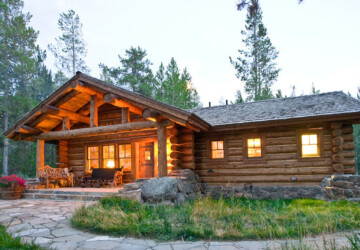 17 Lovely Small Mountain Cabin Designs Ideas - Small Mountain Cabin, rustic mountain house, mountain cabin exterior, mountain cabin