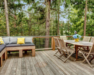 16 Cozy Rustic Balcony Design and Decor Ideas