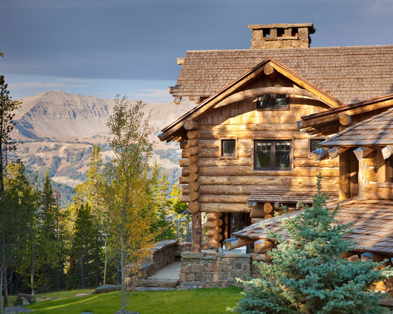 Exterior siding: Traditional style log cabin home in the Mountain West