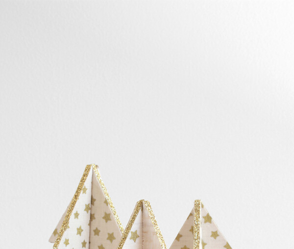 15 Cute and Creative DIY Mini Christmas Tree Decor Ideas 15 Cute and Creative DIY Mini Christmas Tree Decor Ideas - diy mini Christmas tree, Diy Christmas tree, diy christmas decor, Christmas Tree Decorating Ideas, Christmas tree