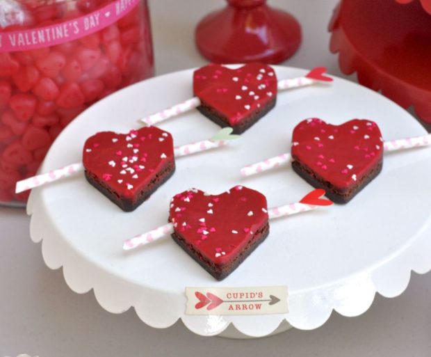 16 Amazing DIY Decorating Ideas for The Best Valentine’s Day Party - diy Valentine's day party, diy Valentine's day decorations, diy Valentine's day, diy party decorations, diy party