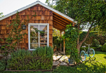 Backyard Escapes: 17 Amazing Cottage Design Ideas - cottage style, cottage Design Ideas, Backyard Landscaping Ideas, Backyard Cottage Design Ideas, Backyard Cottage