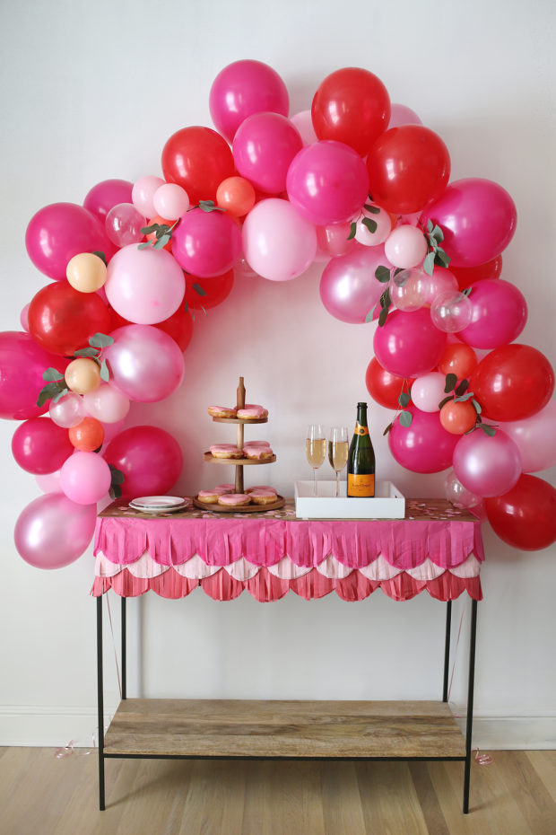 16 Amazing DIY Decorating Ideas for The Best Valentine’s Day Party - diy Valentine's day party, diy Valentine's day decorations, diy Valentine's day, diy party decorations, diy party