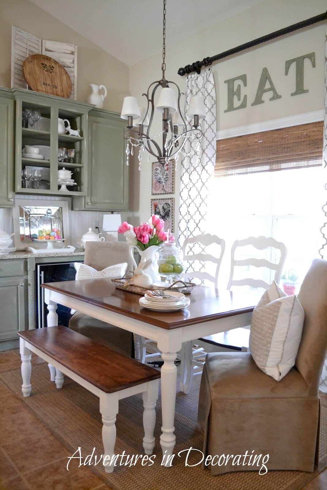 Farmhouse Dining Room Design with a Simple Three-Color Scheme