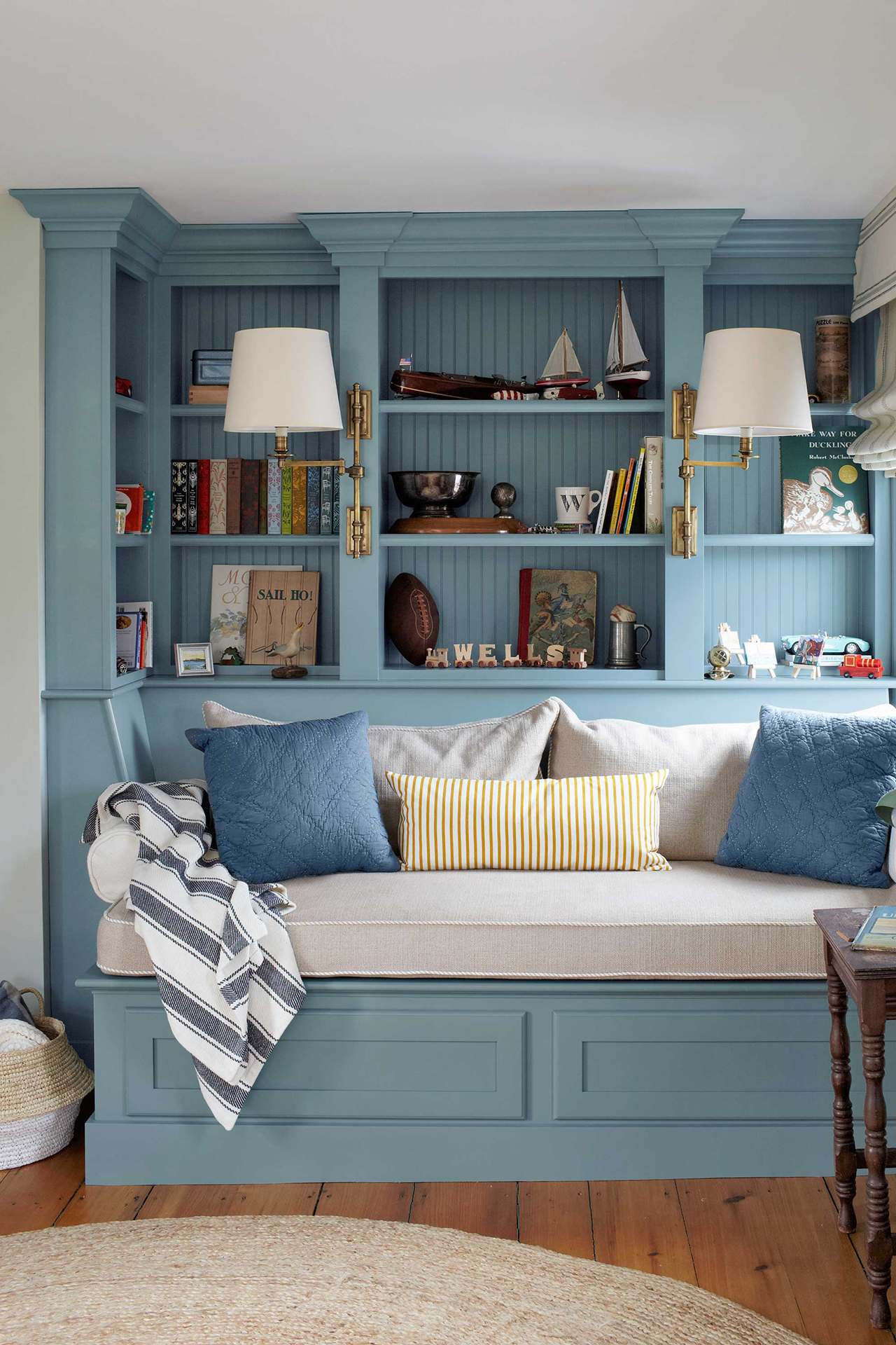 10 Tips For Designing A Cozy Reading Nook In Your Home