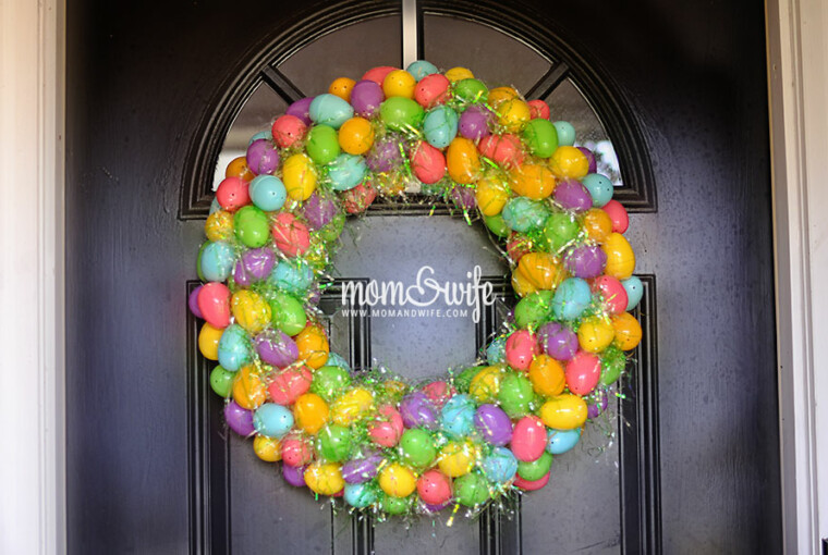 DIY Easter Decorations: 17 Ideas  How to Make a Cute Easter Door Wreath - Easter decor, Easter crafts, diy wreath, diy Easter wreath, diy Easter decorations, diy Easter