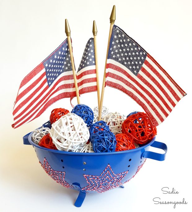 4th of July Crafts: 15 Red, White and Blue Centerpieces - diy centerpiece, diy 4th of July decorations, 4th of July party, 4th of July diy decor, 4th of July centerpiece, 4th of July