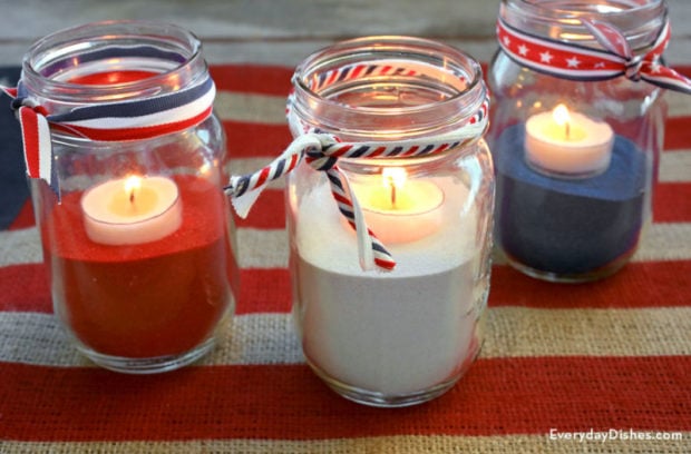 4th of July Crafts: 15 Red, White and Blue Centerpieces - diy centerpiece, diy 4th of July decorations, 4th of July party, 4th of July diy decor, 4th of July centerpiece, 4th of July