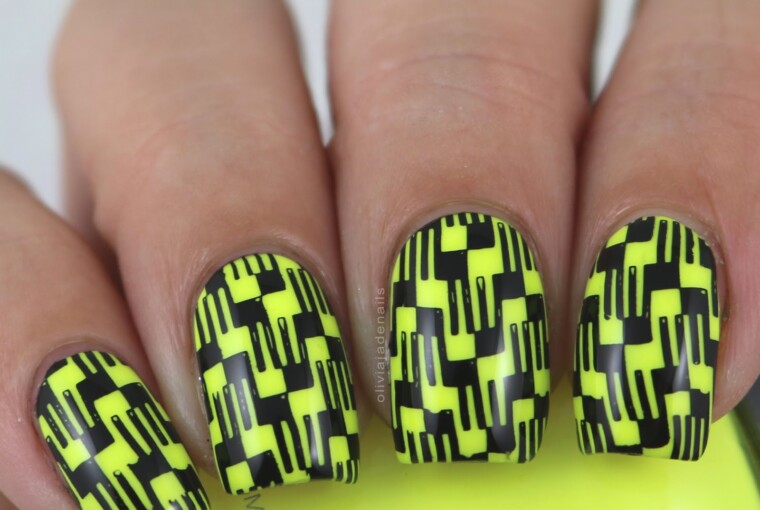 Go Yellow, Go Bold: 18 Great Nail Art Ideas - yellow nail art ideas, yellow ideas, yellow and silver nail art, unique nails, summer nail art, Spring Nail Art Ideas, neon nail art