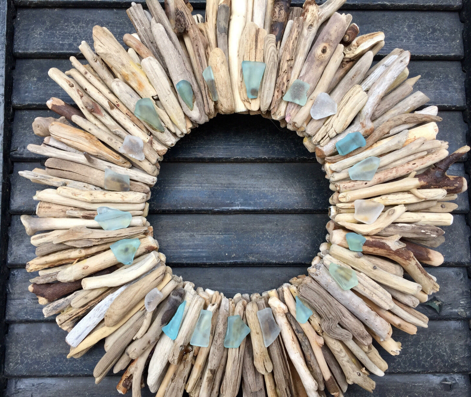 15 Crazy Handmade Driftwood Decorations That You Can Craft For No Cost