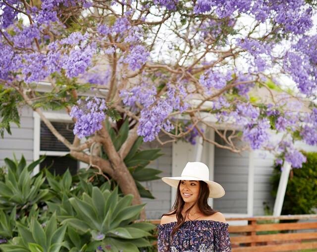 Off-the-Shoulders: 18 Stylish Summer Outfit Ideas Off-the-Shoulders: 18 Stylish Summer Outfit Ideas - summer outfit ideas, Off-the-Shoulder Top, Off-the-Shoulder, off the shoulder summer outfits, casual summer outfit