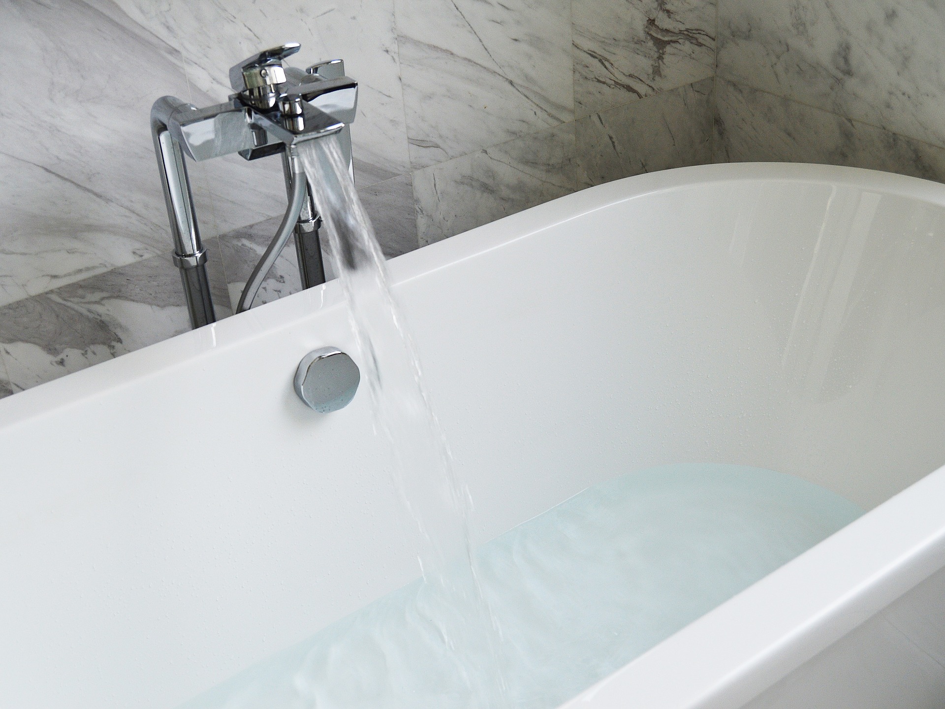 5 Easy Water Saving Tips in the Bathroom -