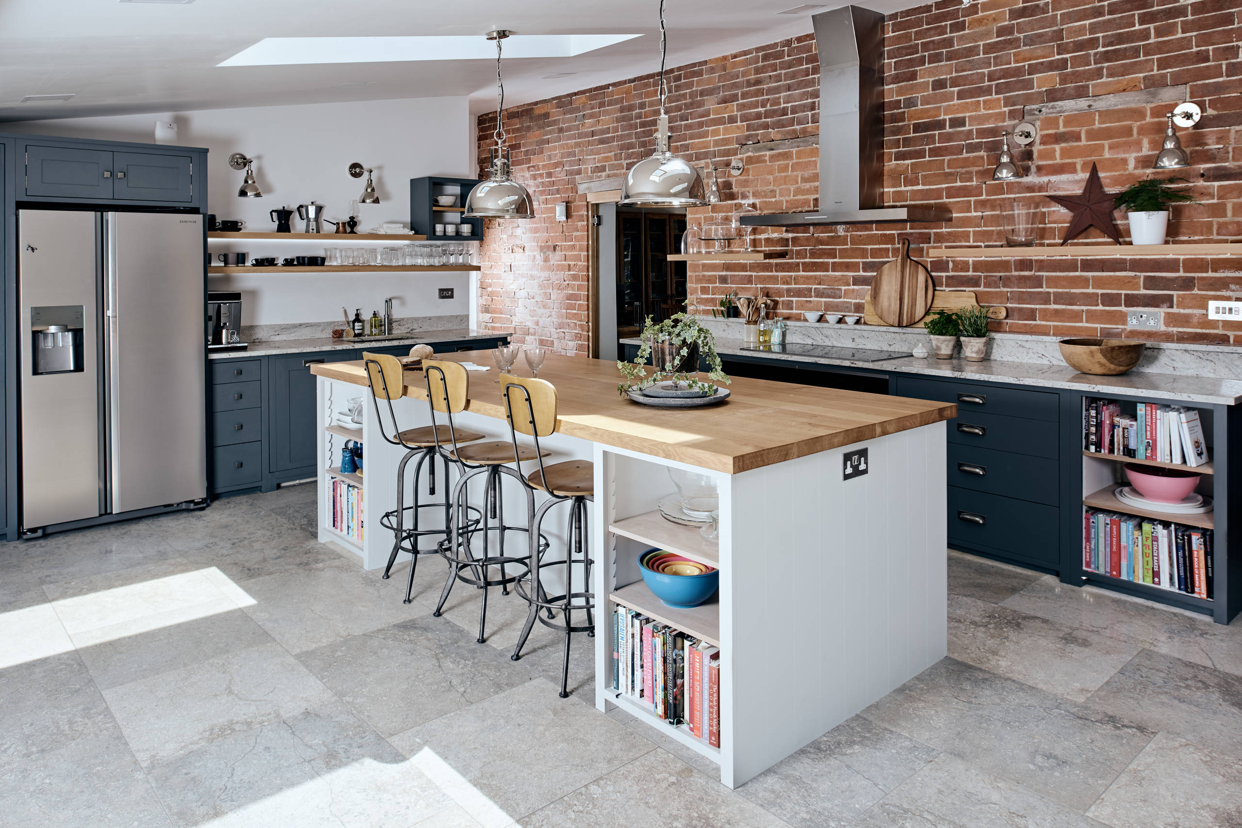 Simple Industrial Look Kitchen for Large Space